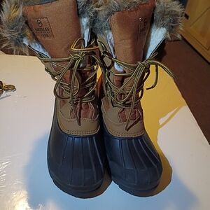Magellan Outdoors 177664 Waterproof Women's Cozy Pac Boot/ Size 9B